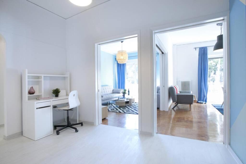 Palaio Faliro, A Bright And Spacious Apartment アテネ エクステリア 写真