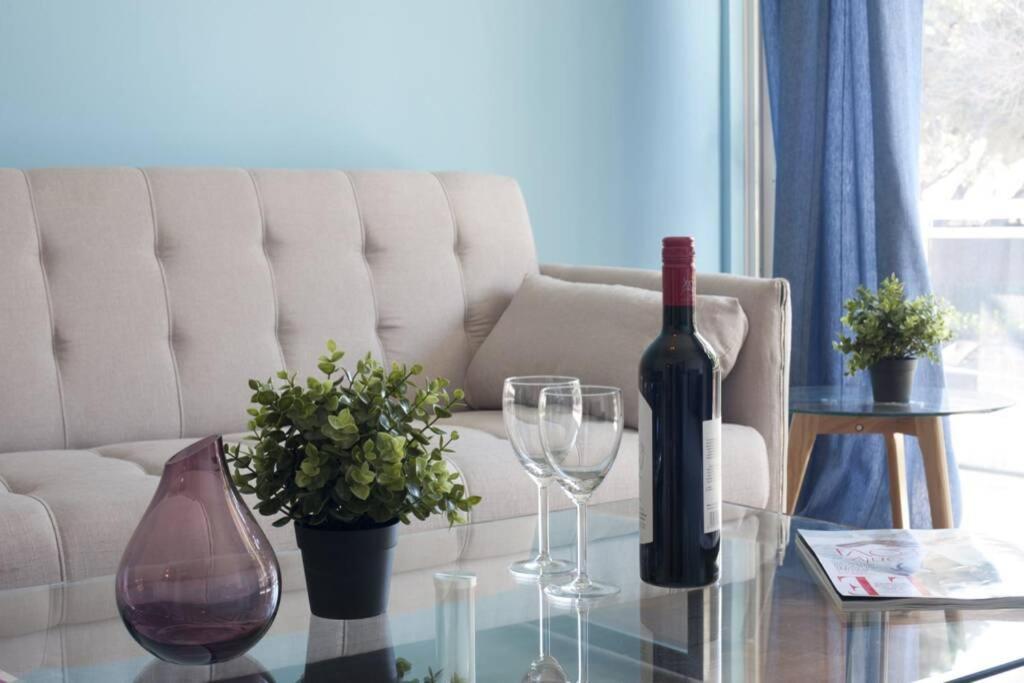 Palaio Faliro, A Bright And Spacious Apartment アテネ エクステリア 写真